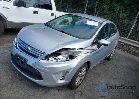 2013 Ford Fiesta Se z USA, uszkodzony, nr VIN 3FADP4BJ5DM174018
